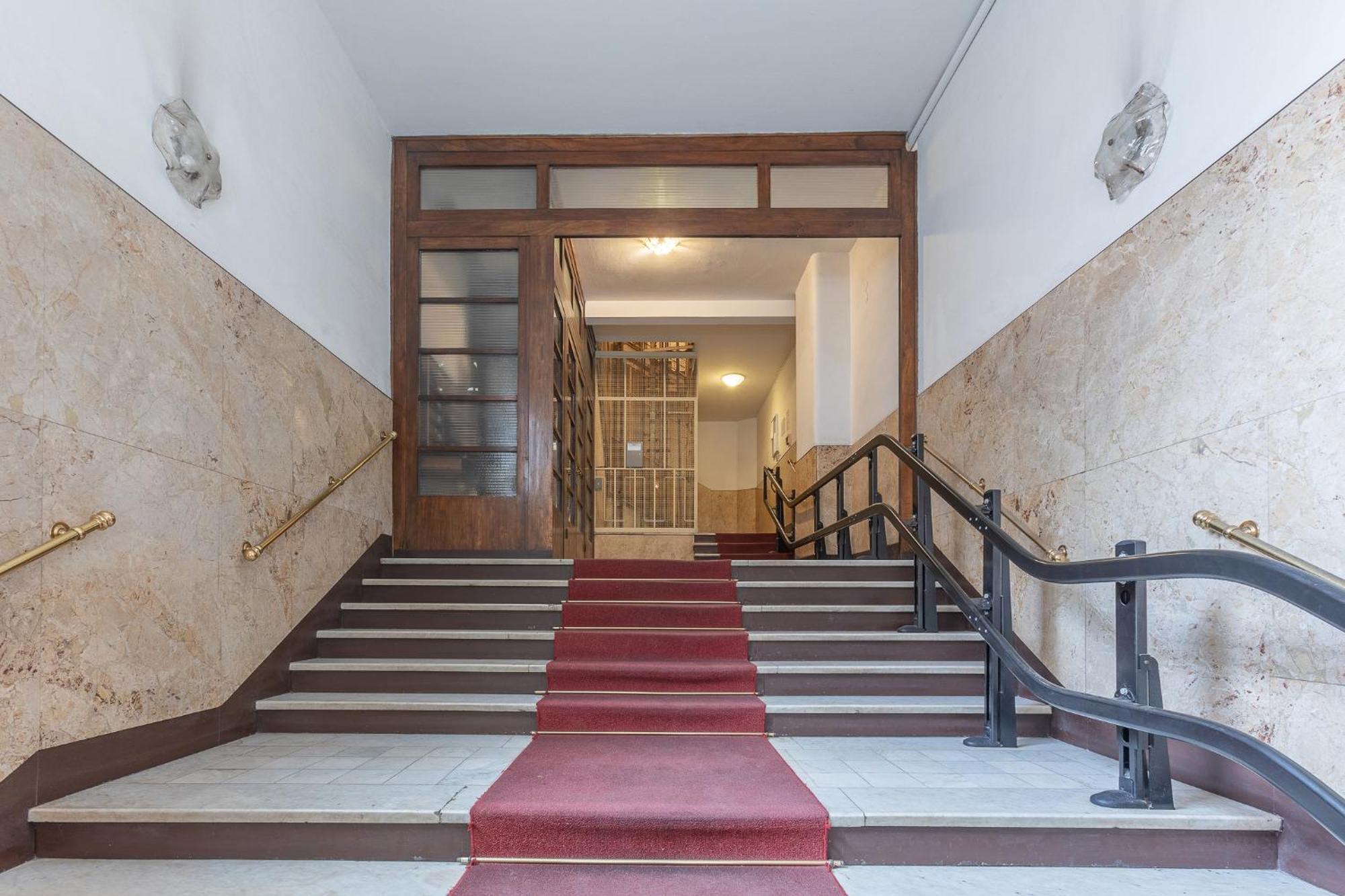 Matinum Central & Spacious Apartment Болонья Экстерьер фото