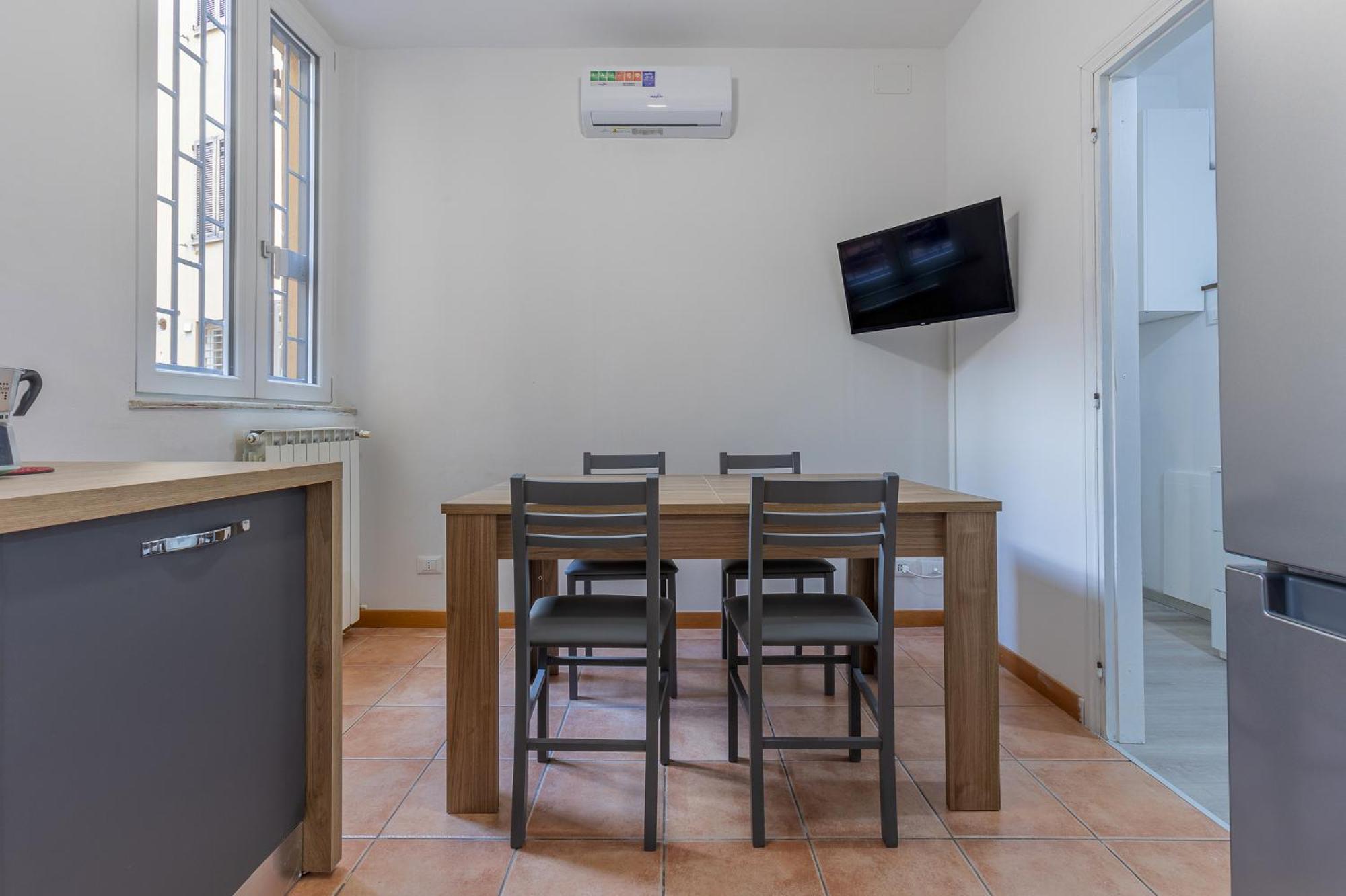 Matinum Central & Spacious Apartment Болонья Экстерьер фото