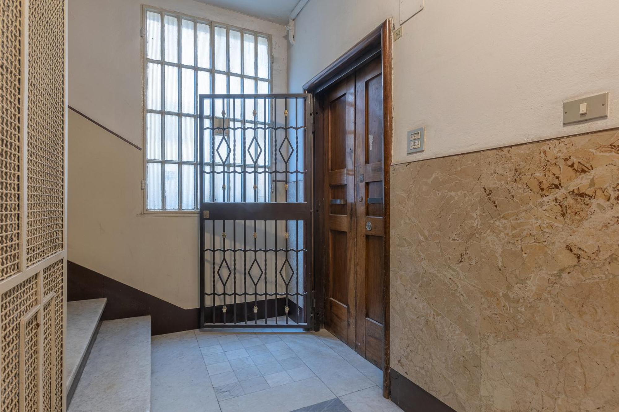 Matinum Central & Spacious Apartment Болонья Экстерьер фото