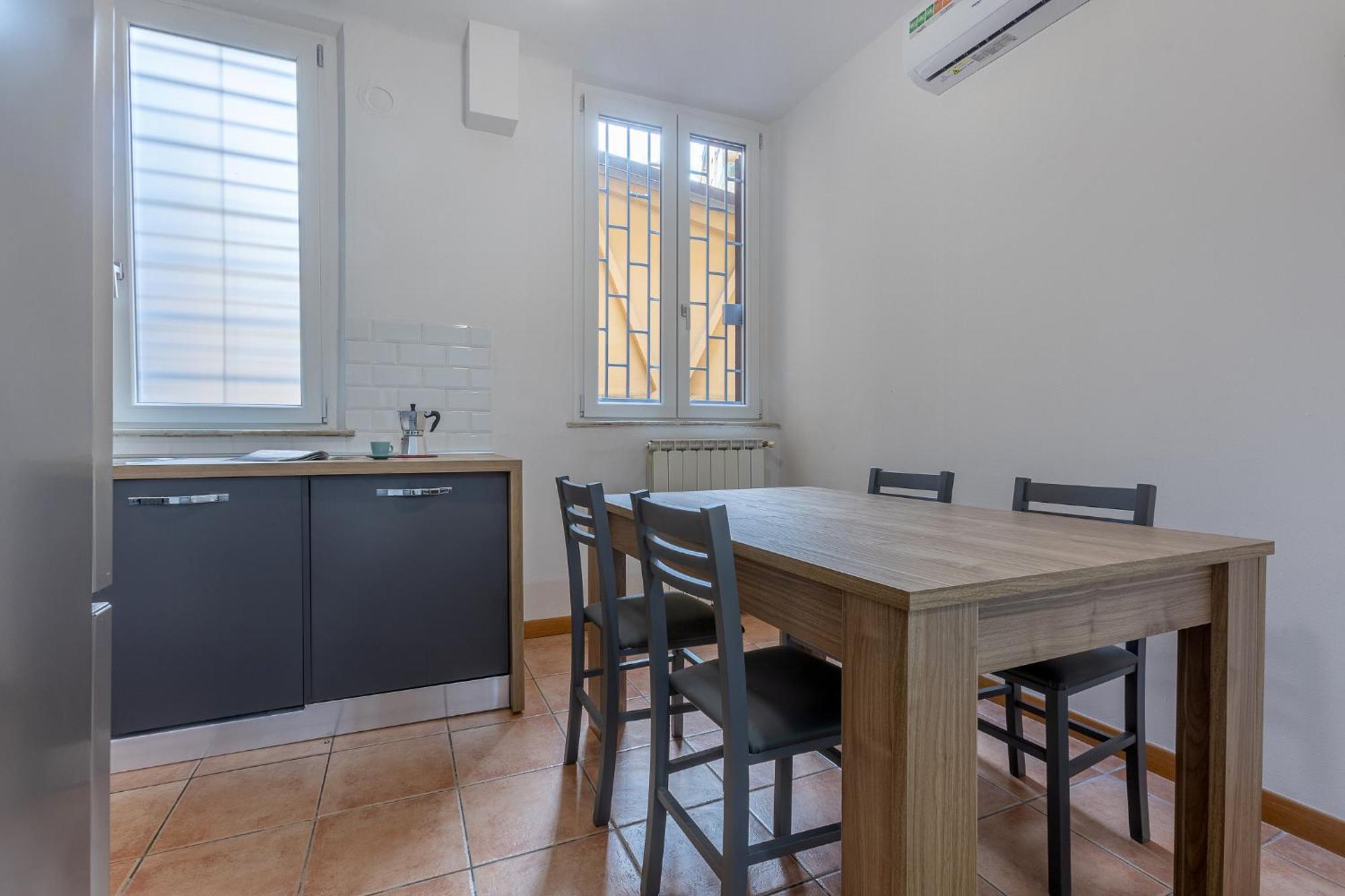 Matinum Central & Spacious Apartment Болонья Экстерьер фото
