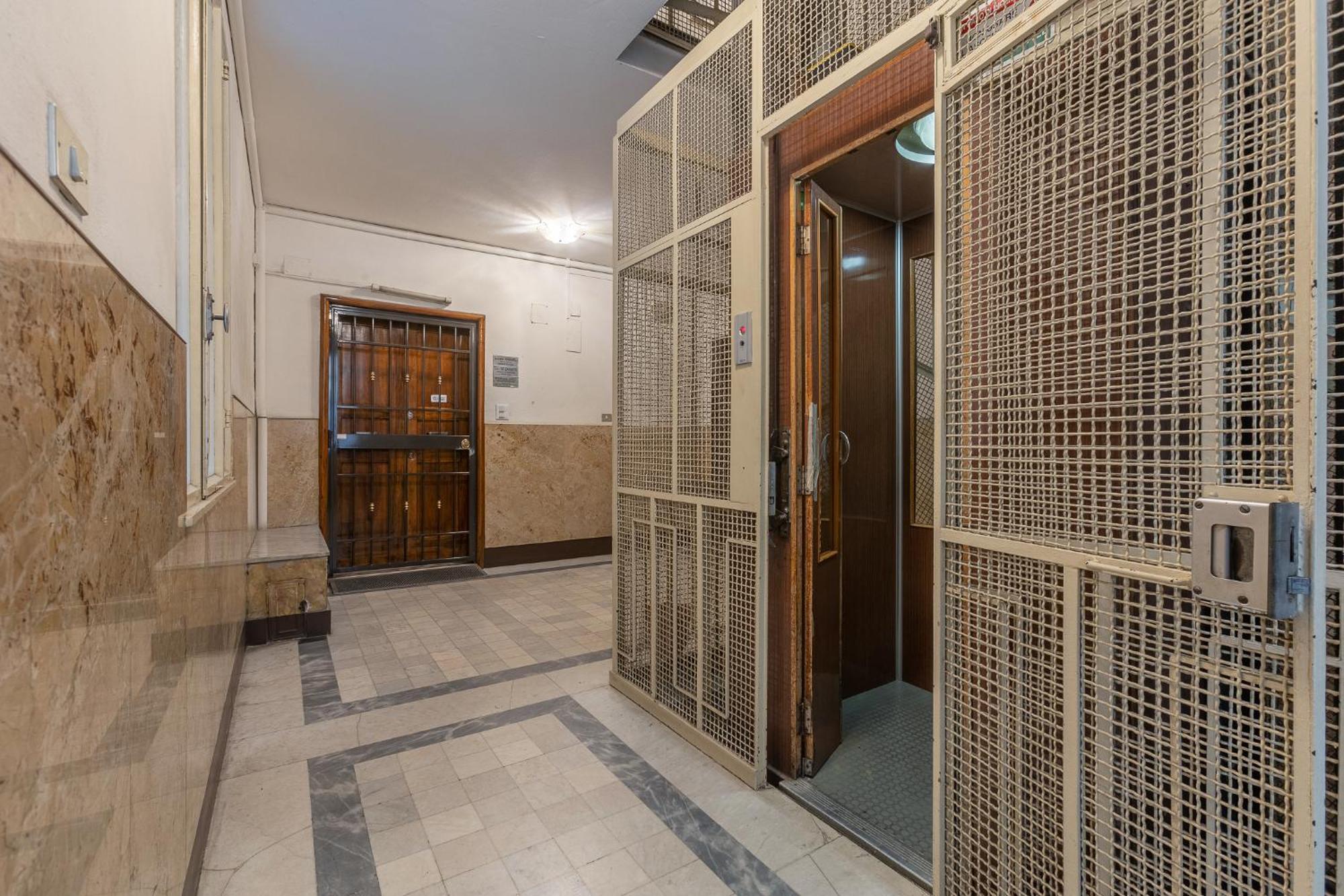 Matinum Central & Spacious Apartment Болонья Экстерьер фото