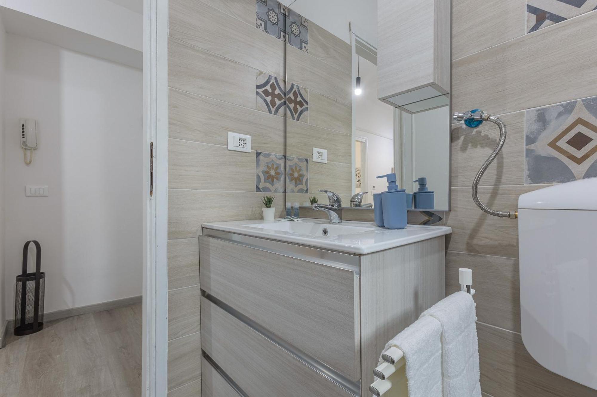 Matinum Central & Spacious Apartment Болонья Экстерьер фото